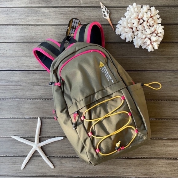 Vans Handbags - 🔆VANS🔆TRAVEL BEACH HIKING SCHOOL BACKPACK